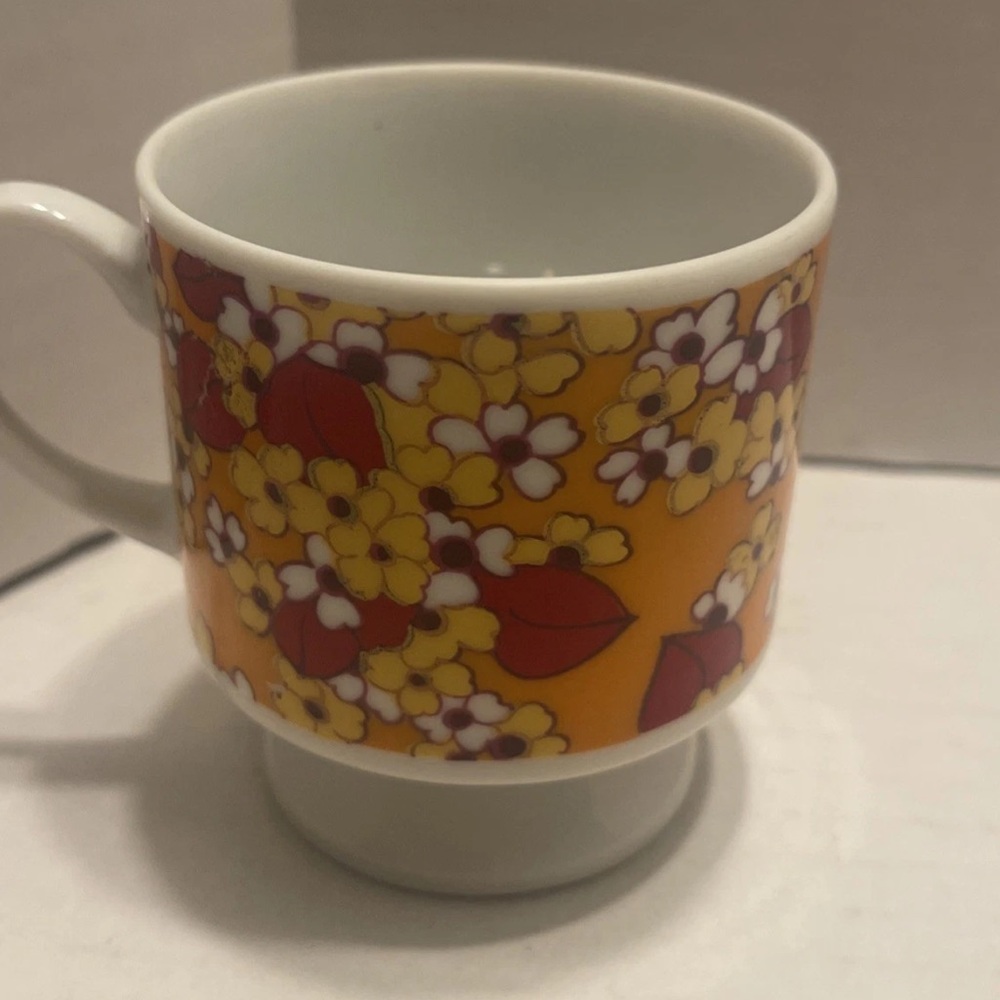 Holt Howard Vintage Daisy Mug with Red and Yellow flower Design